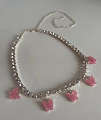 Collier strass et papillons neuf
