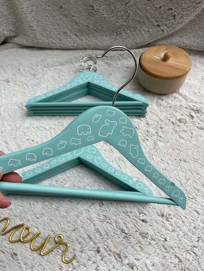 Lot de 8 cintres en bois bebe - Turquoise - photo numéro 3