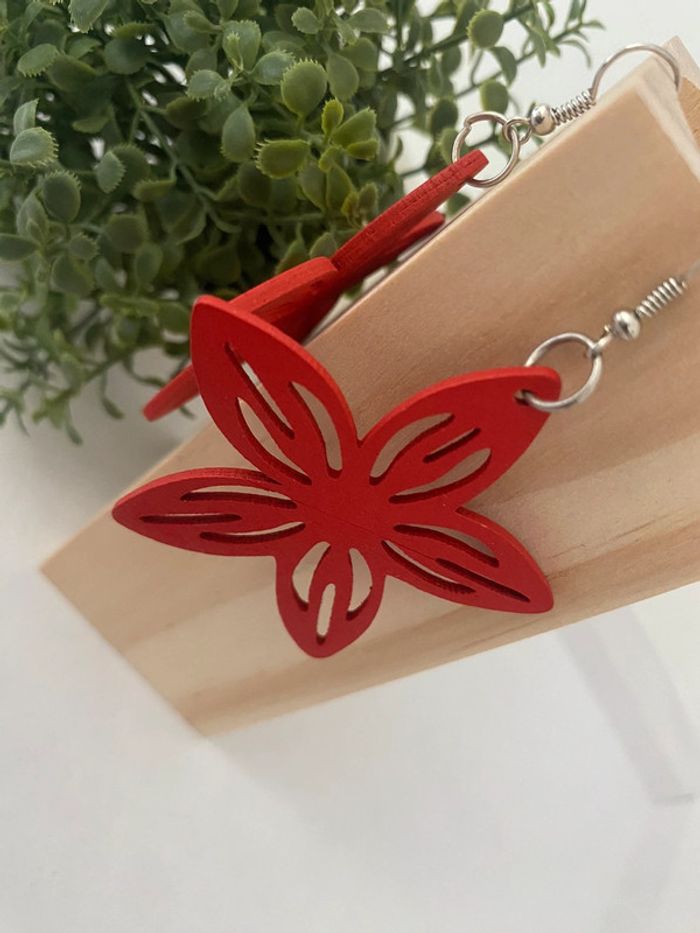 Superbes boucles d’oreilles pendantes bois rouges - photo numéro 4