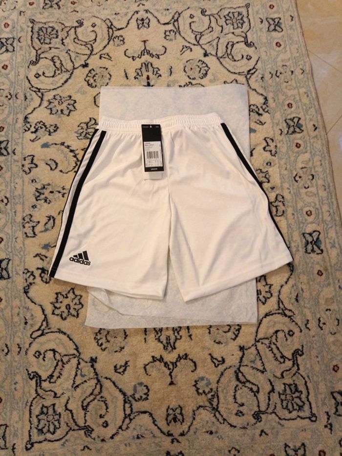Short de foot Adidas équipe Réal Madrid taille 9/10 ans authentique neuf - photo numéro 8