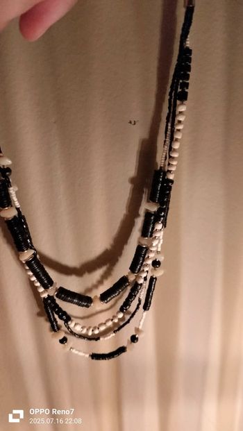 Collier noir et blanc