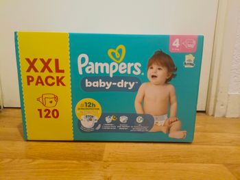 Couches Pampers taille 4
