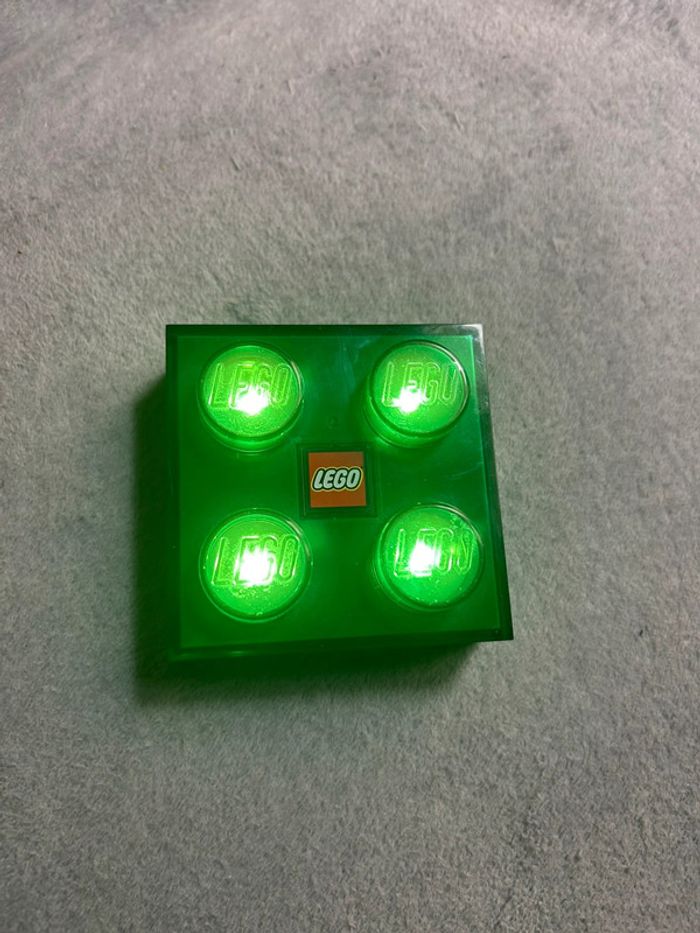 Lampe murale ou à poser verte Lego brique 2X2 en 3D fonctionne