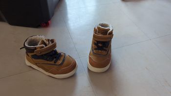 Chaussure haute taille 23