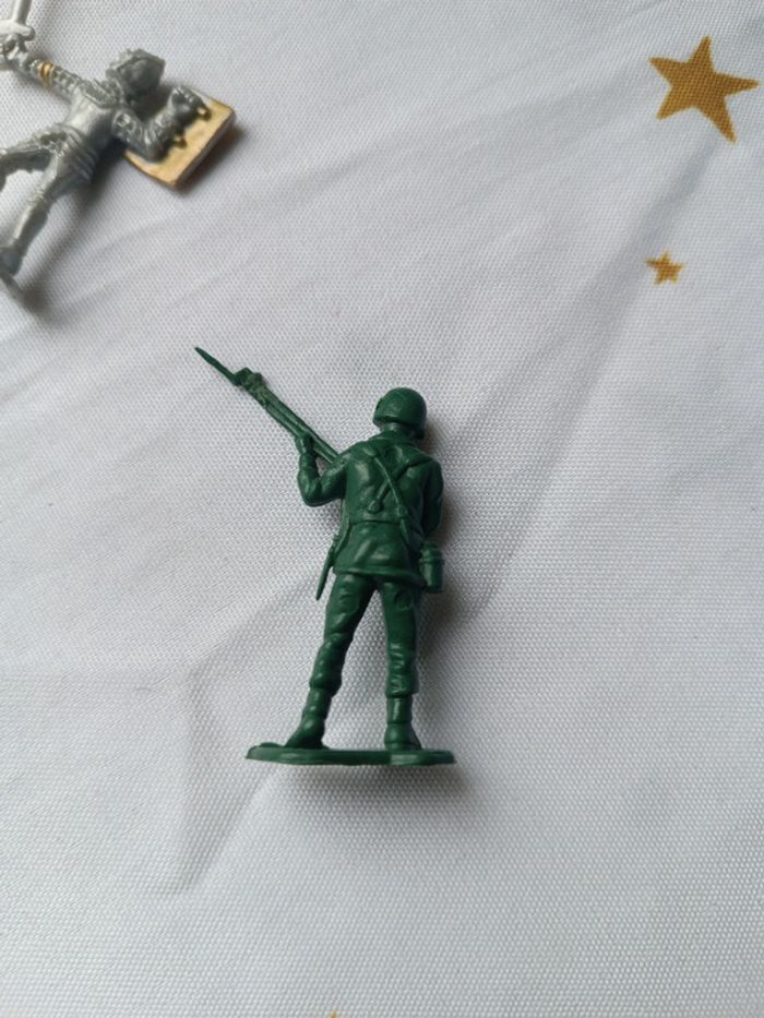 Petit soldat soldier chevalier knight 1995 lm Disney épée fusil argenté silver vert green gris grey - photo numéro 7