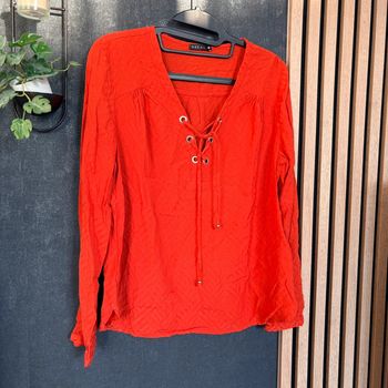 Blouse Bréal orange-rouge, taille L, laçage col, peu portée