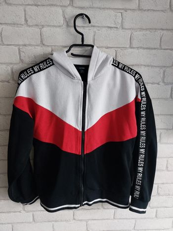 Veste avec capuche Kiabi taille 12 ans