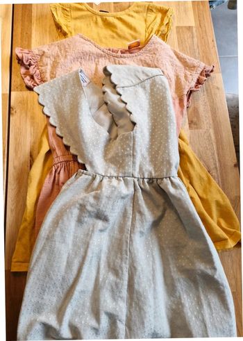 Magnifique lot de 3 robes 8ans