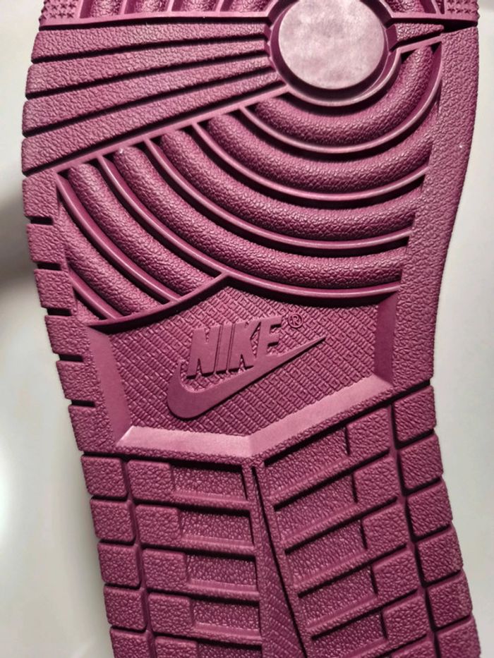 Baskets Jordan one mid blanches et bordeaux pointure 42 neuves avec boîte - photo numéro 9