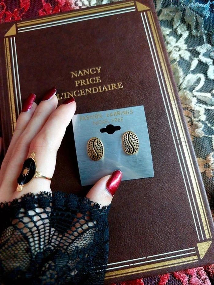 Magnifique paire de boucles d'oreilles puces doré style vintage bohème