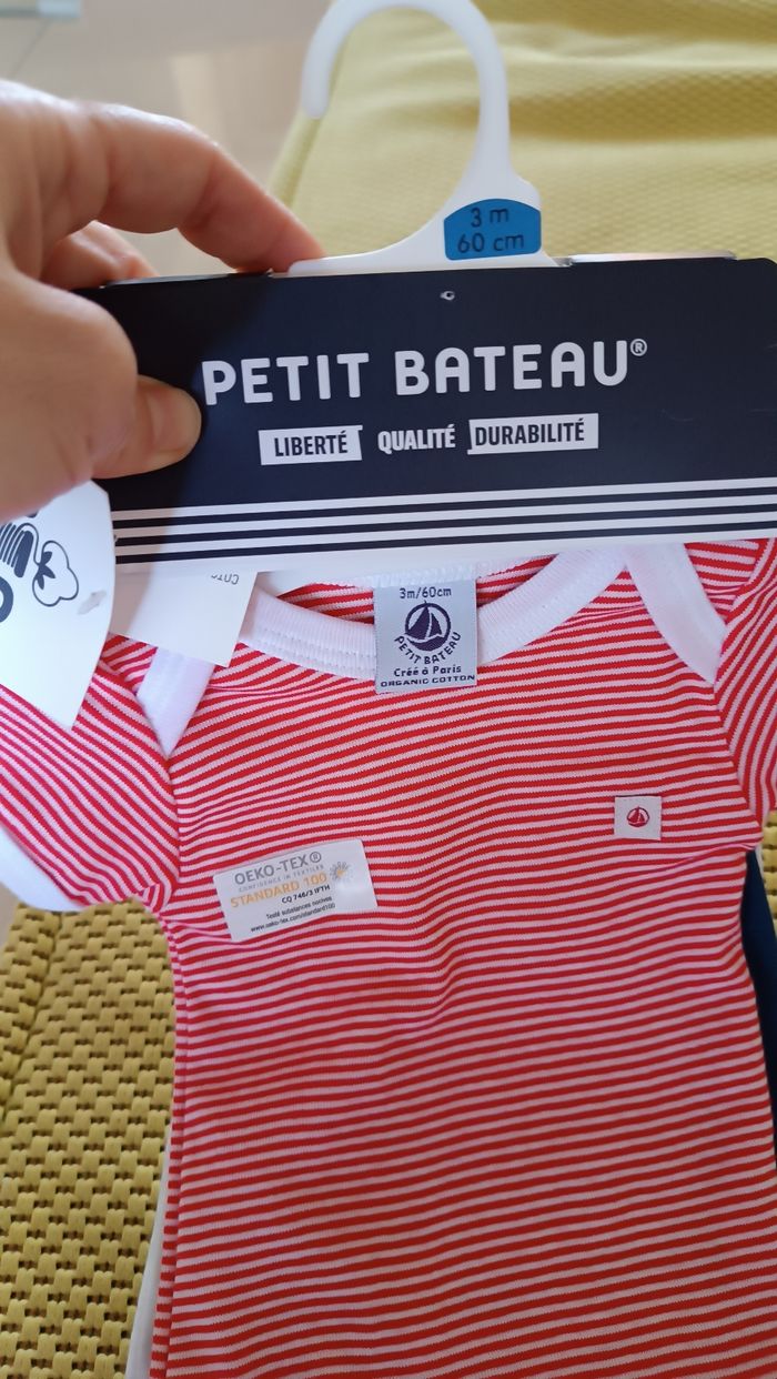Petit Bateau. Lot de 3 Bodies manches courtes. 100% Coton Bio. Taille 3 mois 60 cm - photo numéro 2