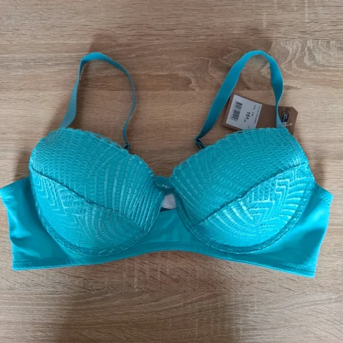 Soutien gorge neuf 105D