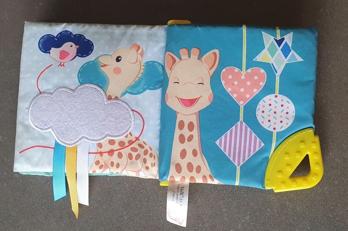 Livre sensoriel avec Sophie la girafe - photo numéro 2