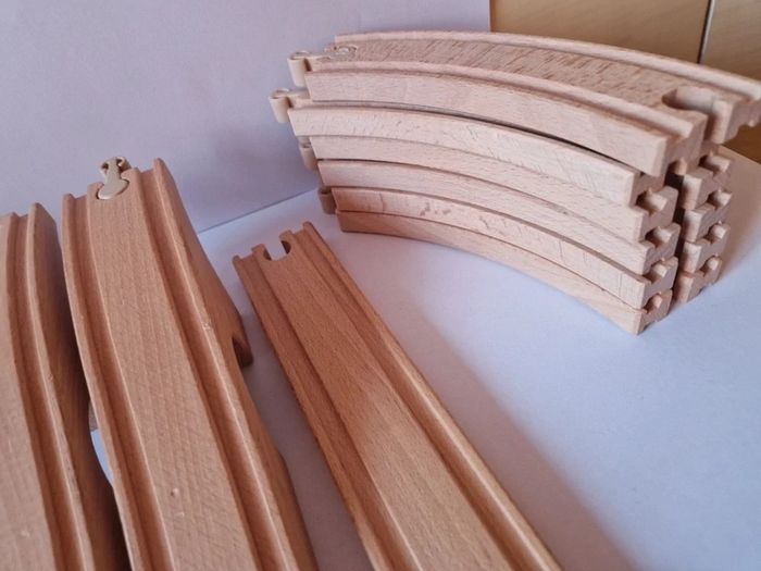 Circuit train en bois 20 pièces - photo numéro 4