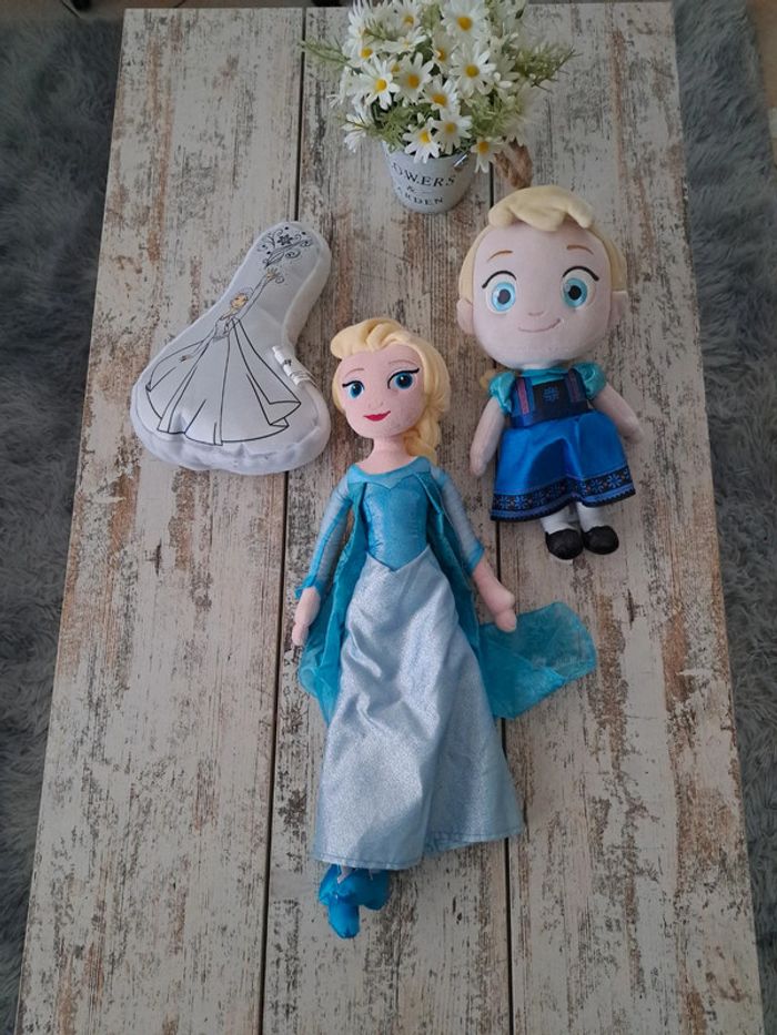 Lot 3  grandes peluches dont  1 disney store reine des neiges