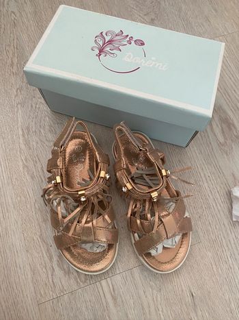 Chaussures sandales à franges en cuir Doremi taille 25 Neuves