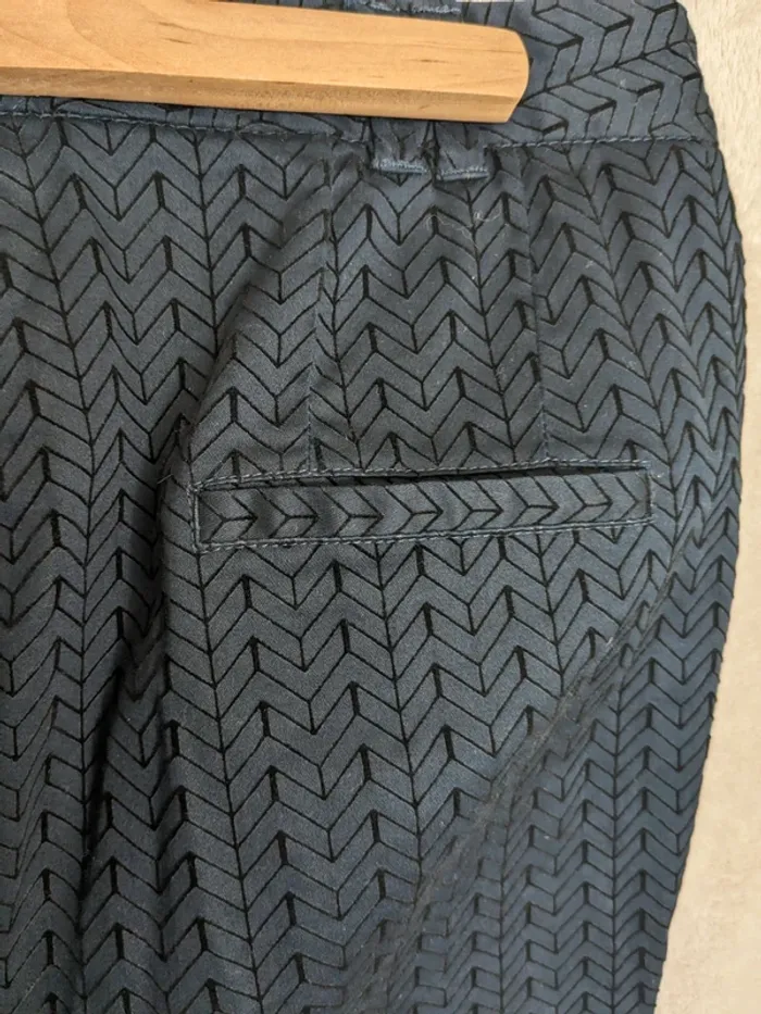Pantalon Kiabi - marine motif géométrique - photo numéro 4