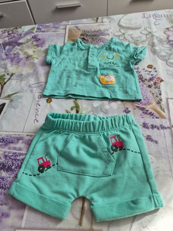 Ensemble short +tee shirt 1 mois