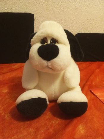 Peluche chien blanc et noir, 25 cm