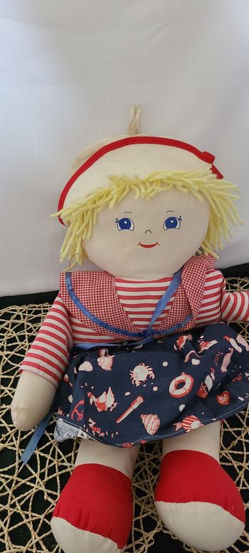 POUPEE MARIN avec un CHAPEAU range pyjama