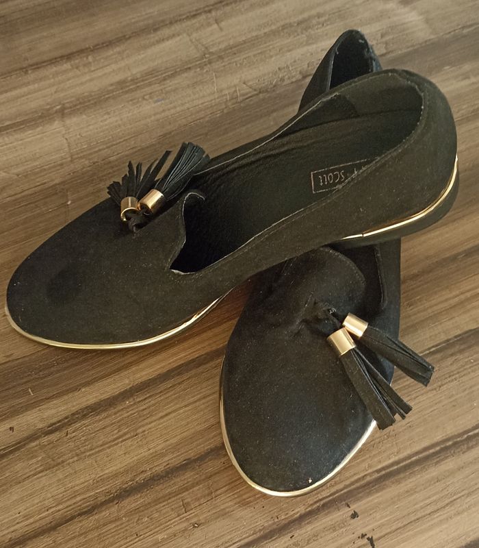 Mocassins Noirs Élégants à Pompon & Détail Doré - photo numéro 3