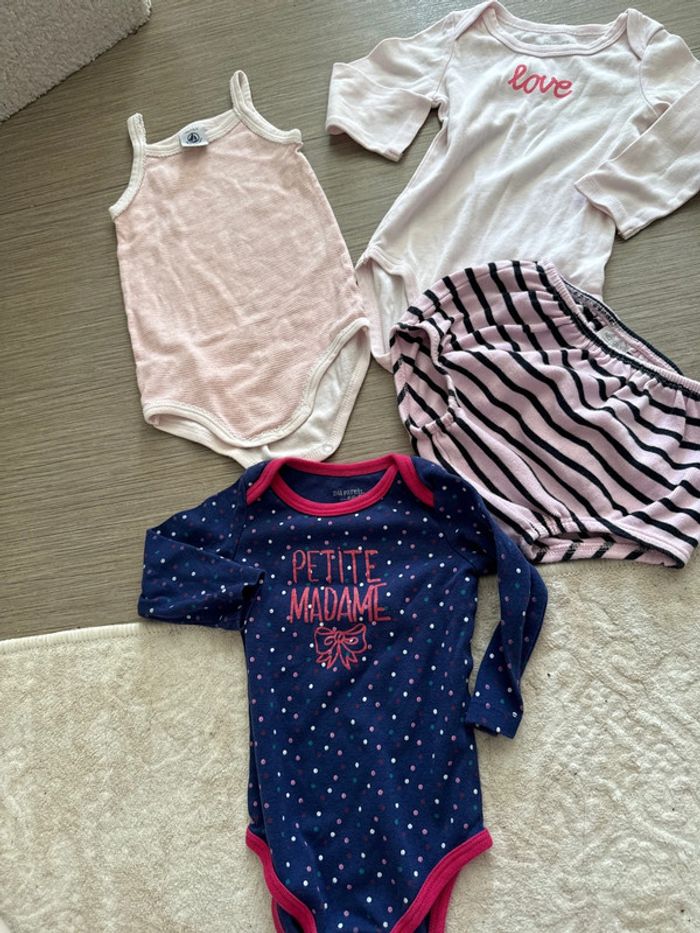 Lot bodie 12 mois très bon état - photo numéro 2