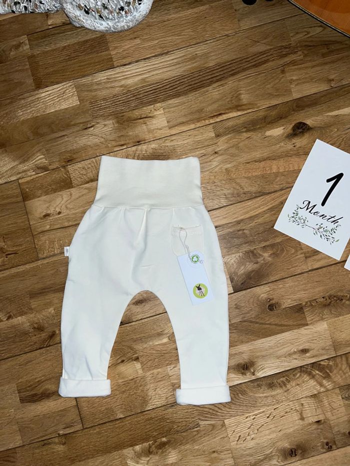 Sarouel blanc cassé lassig neuf avec étiquette 74-80cm/12mois - photo numéro 2