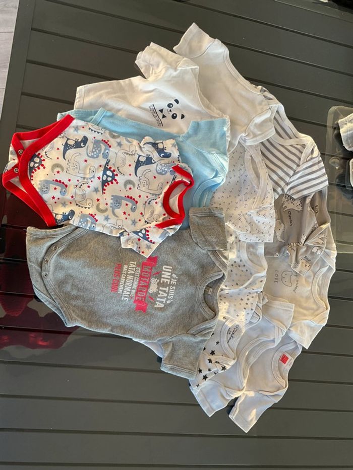 Lot de 13 bodies manches courtes