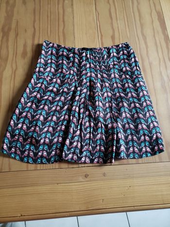 Jupe courte à motifs oiseaux 