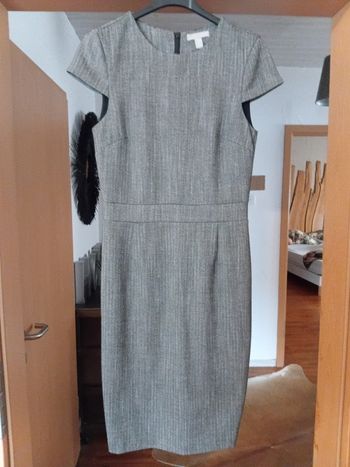 Jolie robe fourreau   pied de poule