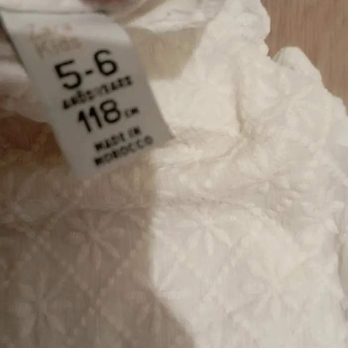Robe blanche 5-6 ans - photo numéro 4