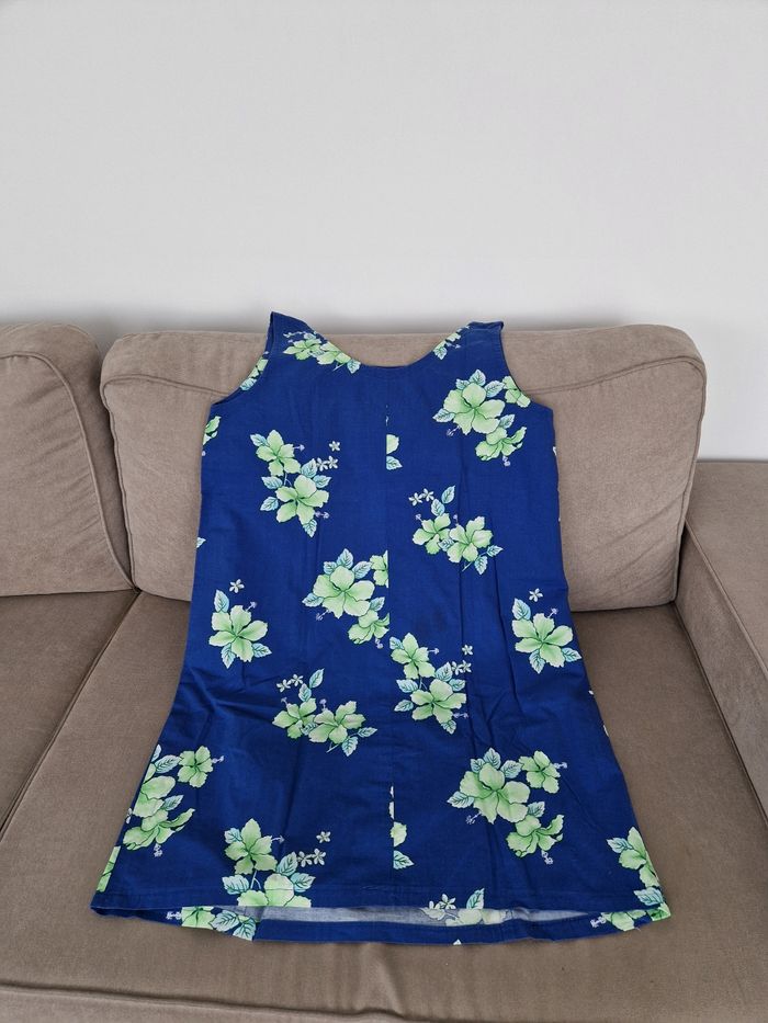 Robe polynésienne bleue à fleurs verte claire - photo numéro 9