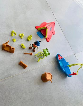 Mickey campeur et ses accessoires