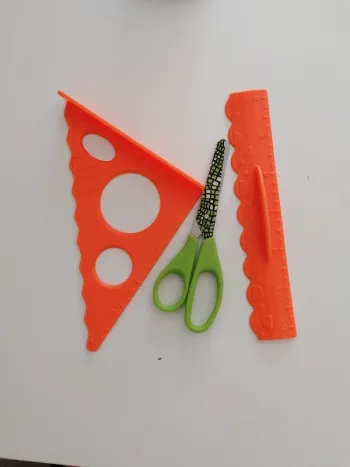 Lot ciseaux, règle, équerre enfant