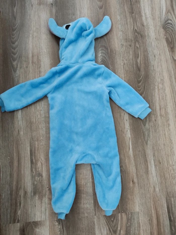 Sur pyjama Stitch - photo numéro 2
