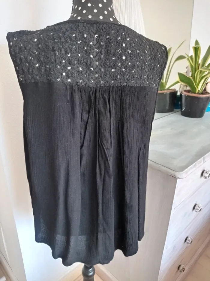 Blouse/Débardeur noir avec dentelle 42 - photo numéro 5