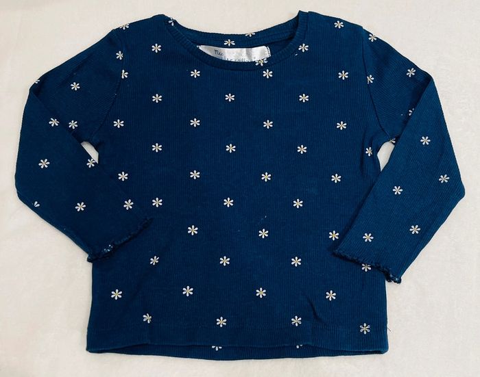 Haut manches longues bleu marine avec petites fleurs marguerites 18 mois /80cm Les petits cailloux - photo numéro 3