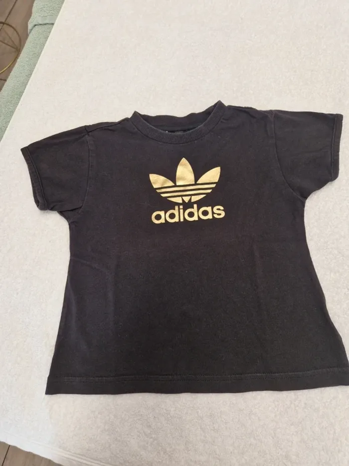 T-shirt noir et doré Adidas garçon 24 mois