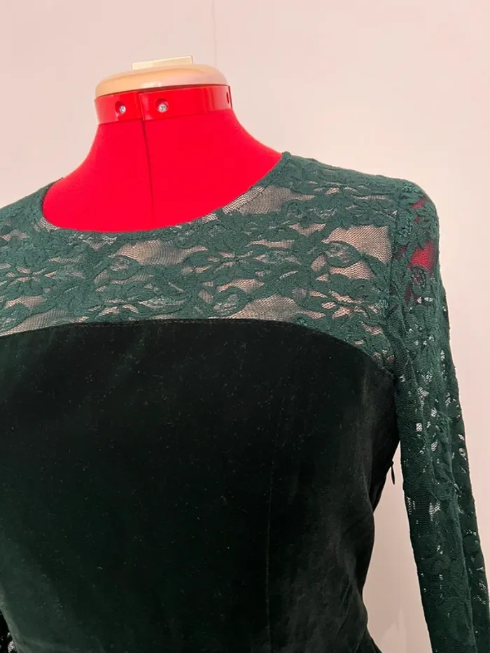 Robe patineuse velours vert émeraude et dentelle Manosque - photo numéro 2