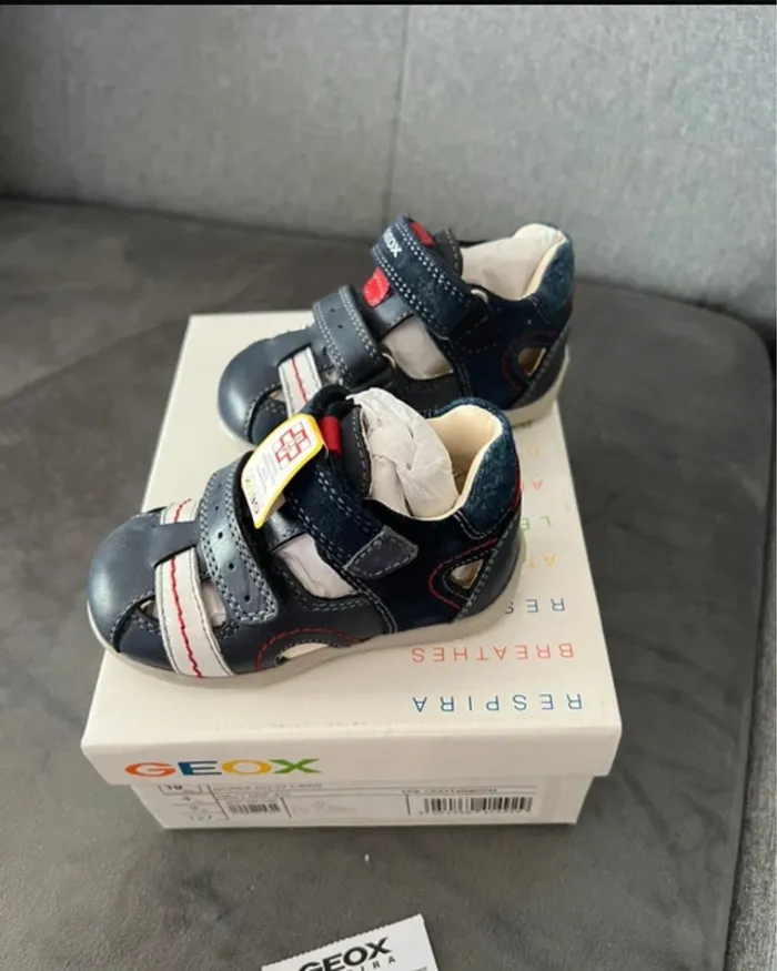 Sandales Geox, neuve, taille 18 - photo numéro 3