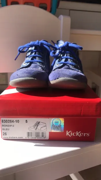 Chaussures montantes Kickers bleu pointure 26