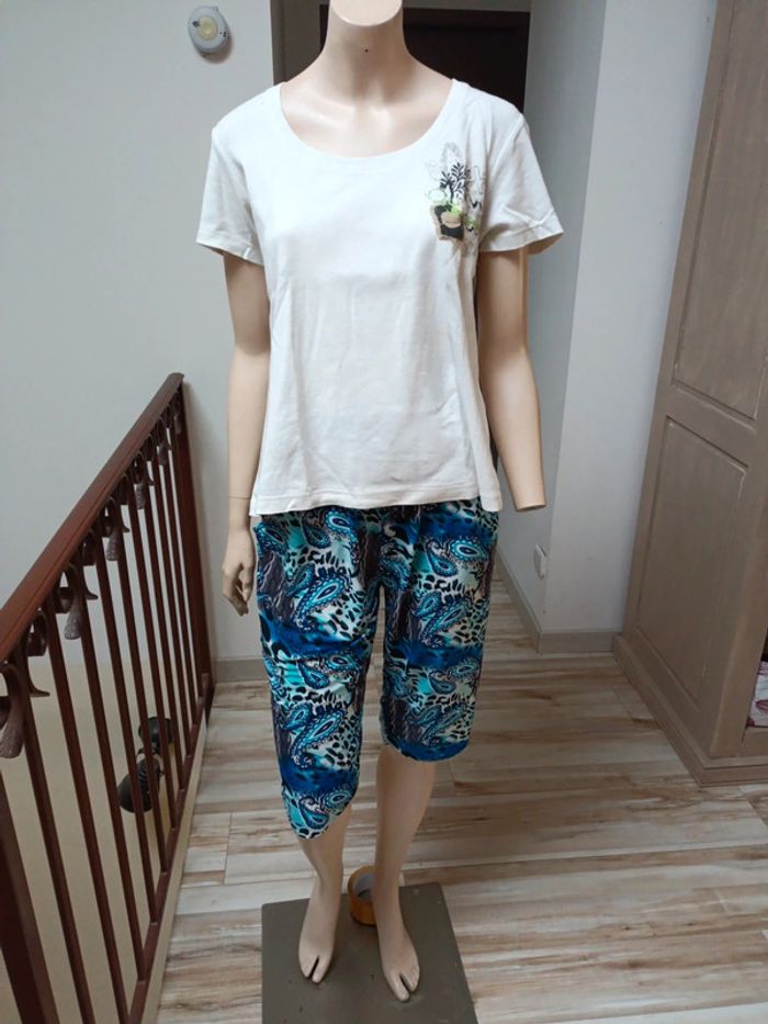 Pantacourt femme 38/40 et tee shirt blanc - photo numéro 2