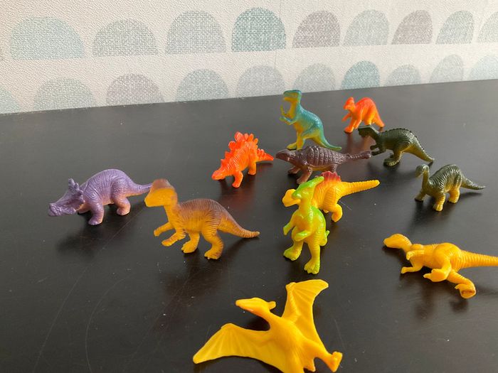 12 figurines dinosaures pour enfant en plastique - photo numéro 5