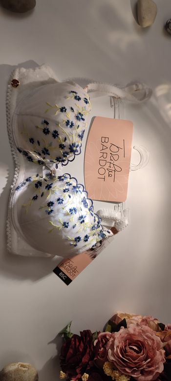 Soutien gorge - marque brigitte bardot - taille 85C - blanc - neuf 