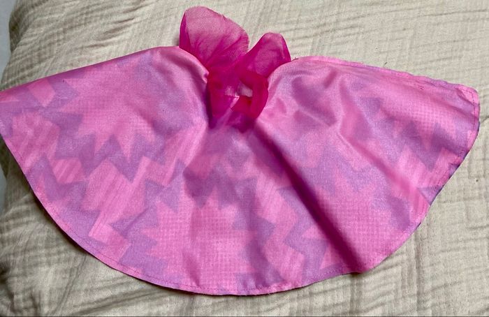 Jupe cape pour Barbie bon état - photo numéro 3