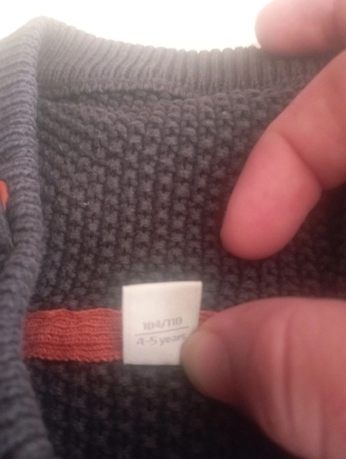 Petit pull esprit en très bonne état. - photo numéro 3