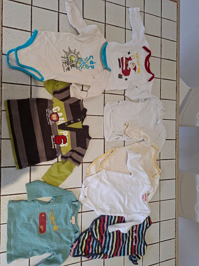 Lot bodys et tee shirt