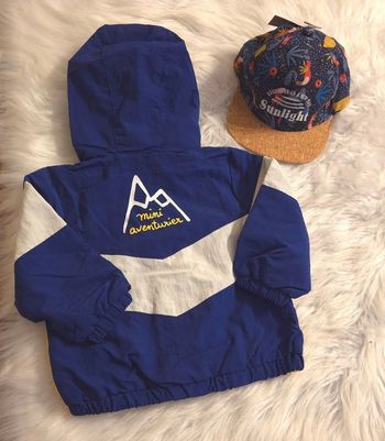 NEUFS (non portés) 🏷🏷🥰😍💙superbe coupe vent et casquette 6mois garçon 😍🤩💙