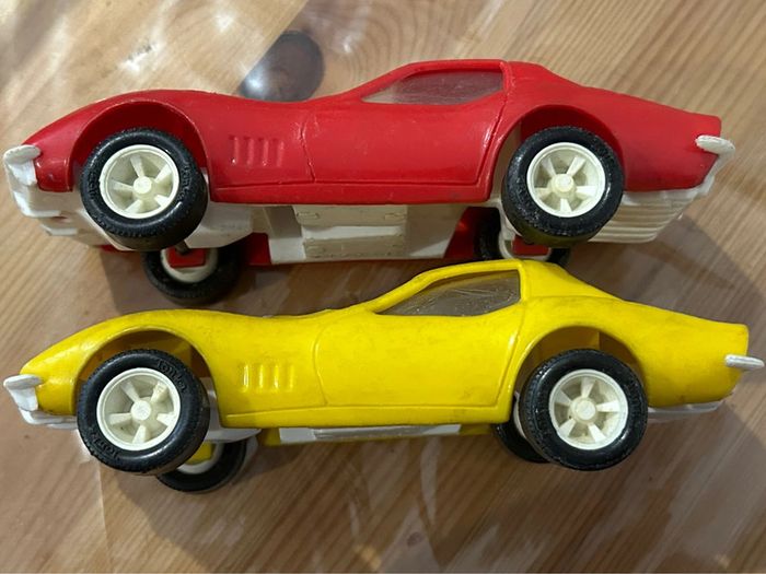 Lot de 2 anciennes chevrolets corvette Tonka en plastique  jaune et rouge 1/24 1970 - photo numéro 12