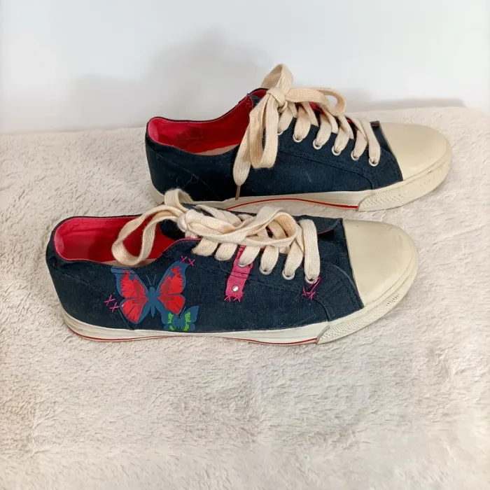 Basket brodée - 40 tennis avec broderie bleu marine et blanches - photo numéro 4